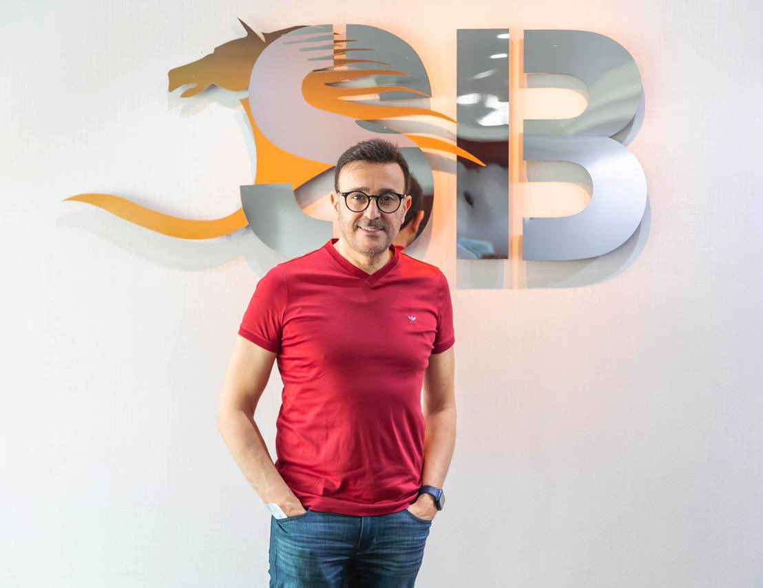 BelhasaDC's tweet photo. We are pleased to welcome the singer @saberrebai at Belhasa Driving Center
سعدنا بزيارة الفنان صابر الرباعي لمركز بالحصا للسياقة
#bdc #belhasadrivingcentre #driverslicense #license #uae #dubai #uaelicense https://t.co/WSd7vmNP7v