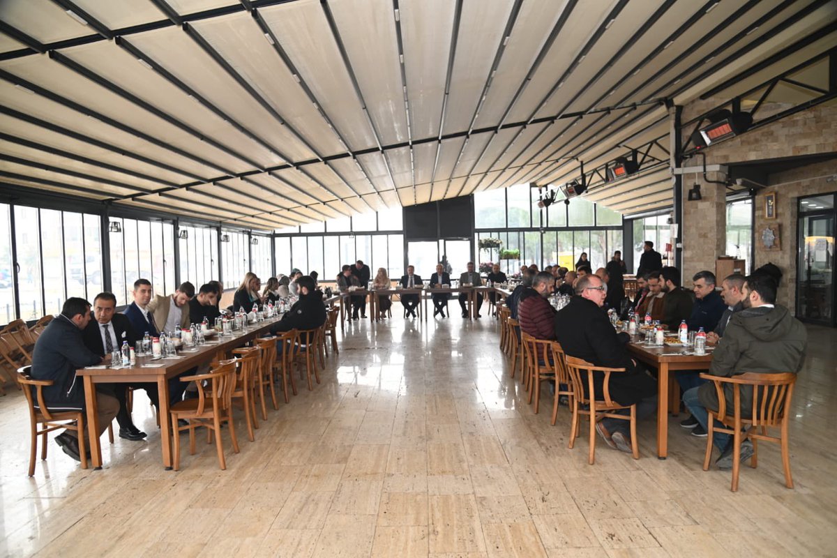 AK Parti İlçe Başkanlığımızın düzenlediği Üç Kademe Yönetim Kurulu Toplantısı’na katılarak Başkanımız Yusuf Hocaoğlu ve teşkilat mensuplarımızla bir araya geldik.

Teşkilatımızla #TürkiyeYüzyılı’na Karesi damgası vurmaya hazırız!
Rabbim birliğimizi beraberliğimizi daim etsin.