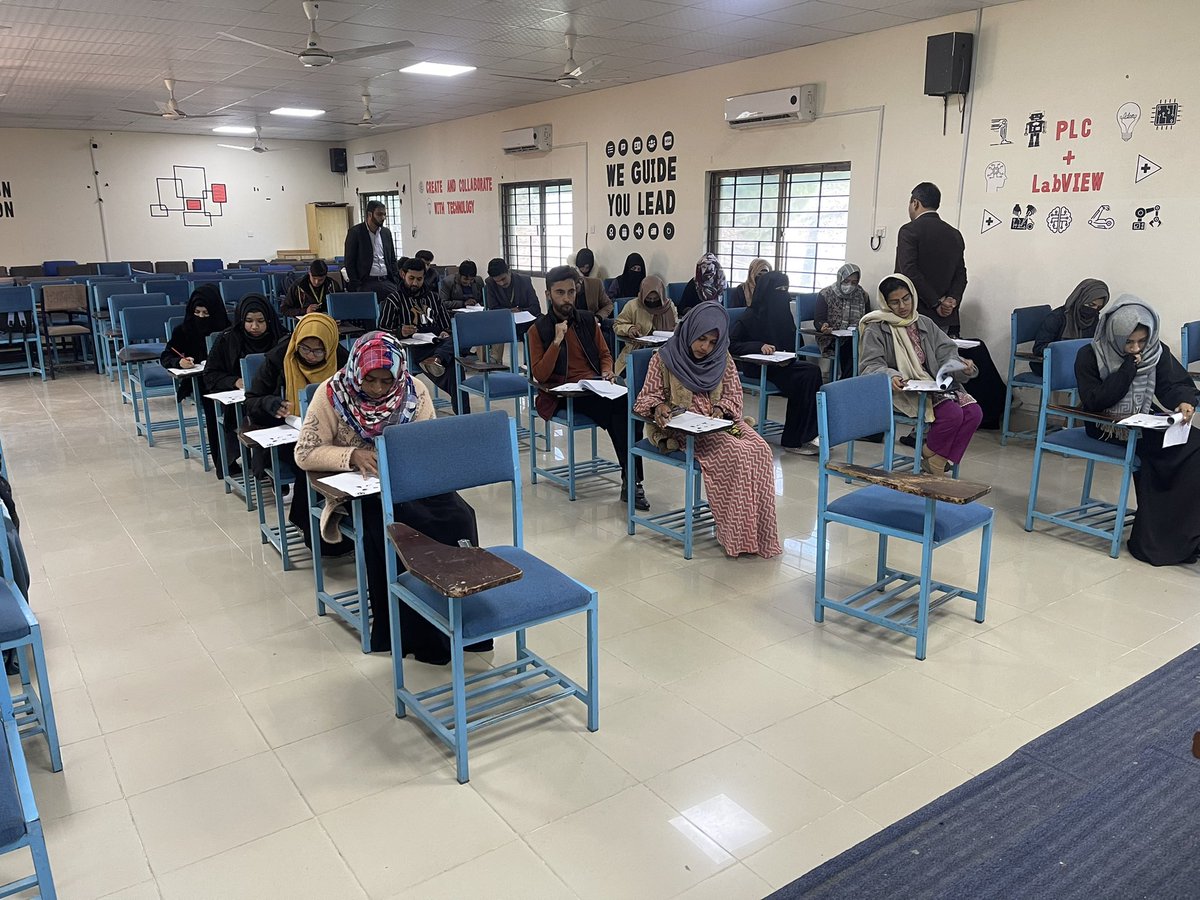 DrTMAwan's tweet photo. Conducted Chinese language test for the students or COMSATS University Islamabad - ATTOCK CAMPUS @Pakchina__yc @AmbNong @CUIofficial @CSC_CUI @CathayPak @SyedShamsulHas9 https://t.co/ex9bphXR8Y