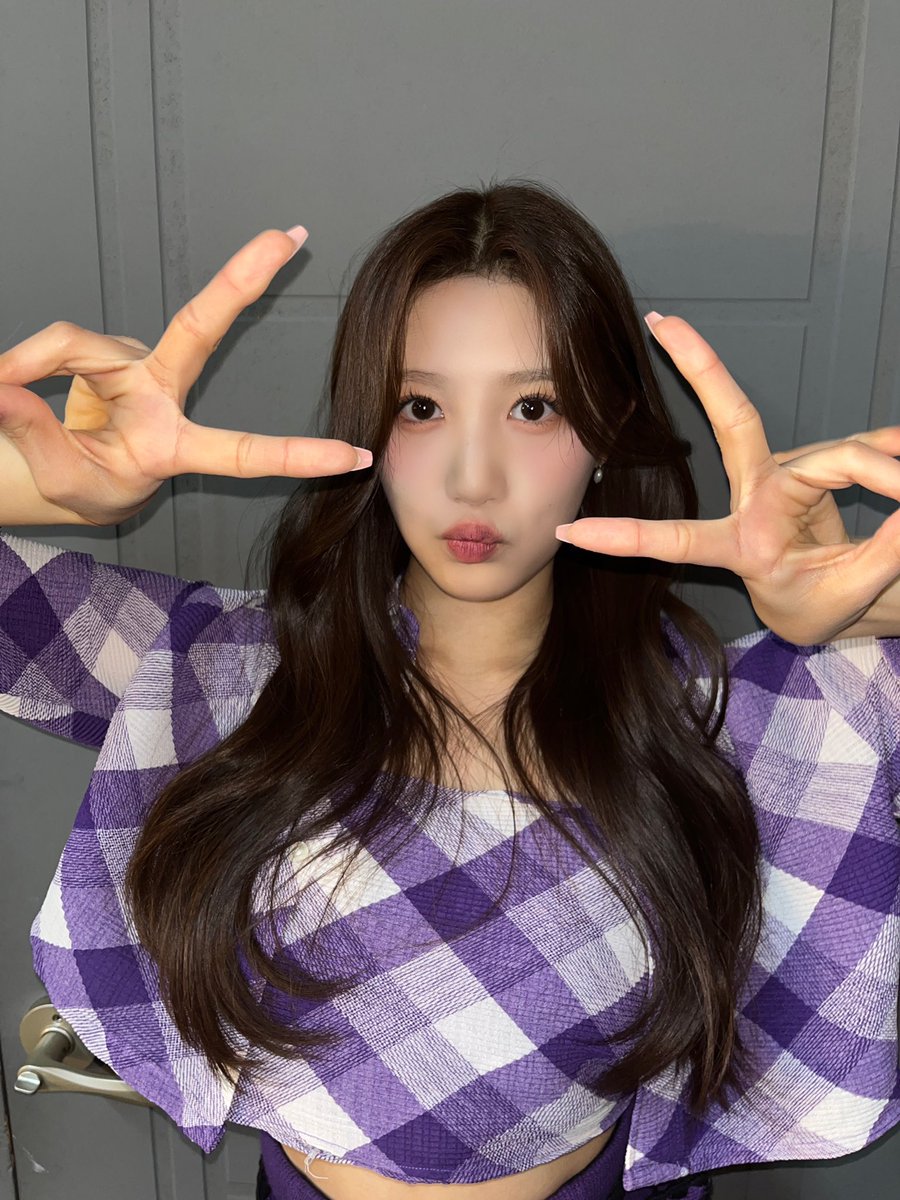 shes wearing purple bc she biases choerry