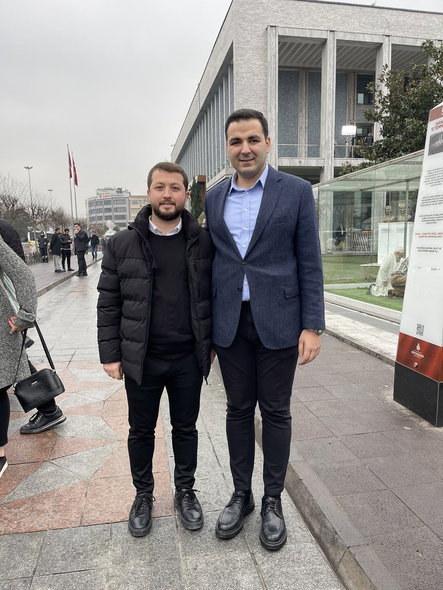 chpcatalcagenc's tweet photo. Kendinizi dahi ikna edemediğiniz yalanlar, haddinizi aşan iftiralar bu duvara çarpacak. Geçmeye çalıştıkça rezil, yıkmaya çalıştıkça sefil olacaksınız. @ekrem_imamoglu https://t.co/qsmOsEm9BL