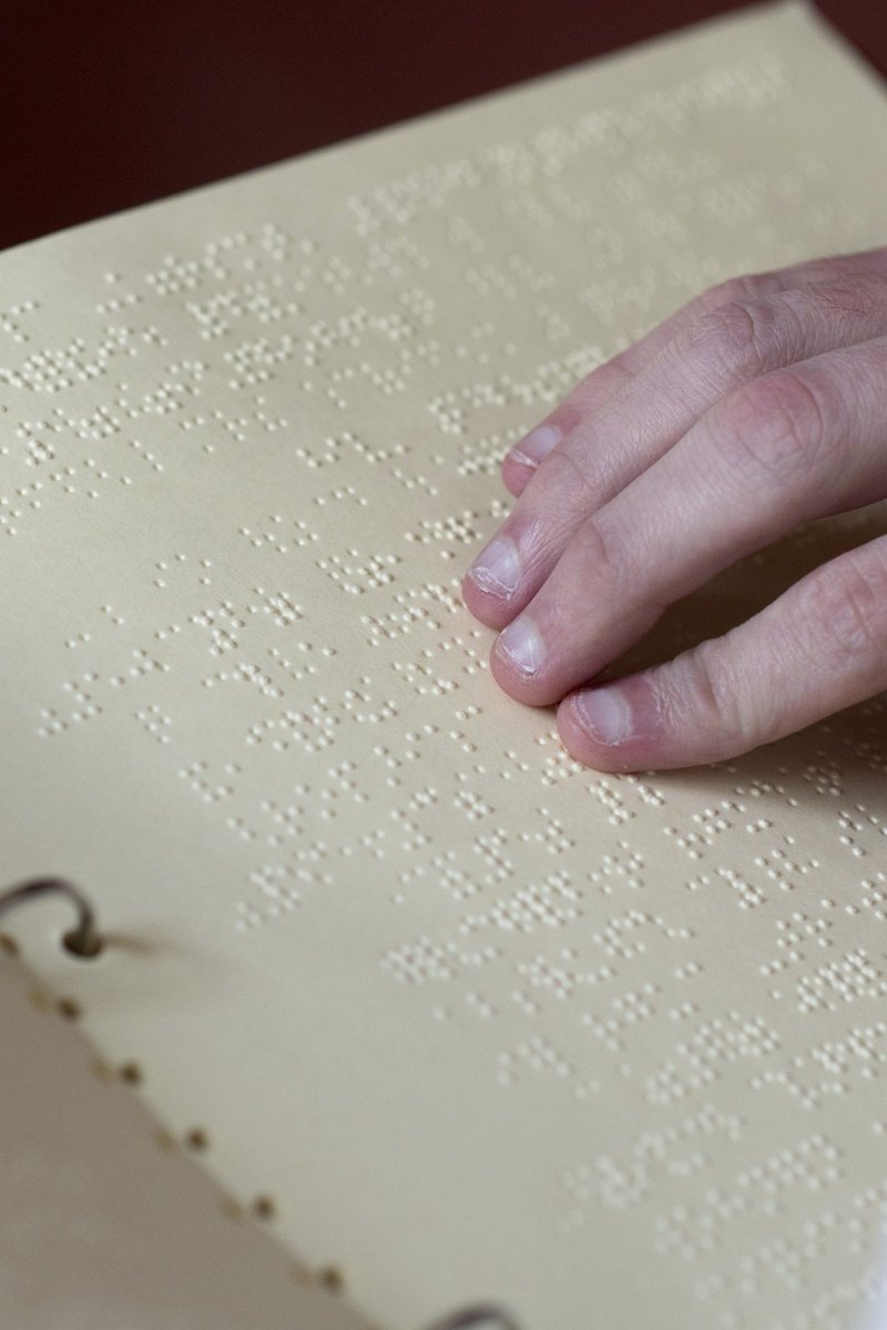 francediplo_EN's tweet image. Today is World #Braille Day! 

This tactile alphabet was invented by Frenchman 🇫🇷 Louis Braille in 1809.

The Braille alphabet comprises a system of raised dots used by non-sighted and partially-sighted people all over the world. 

#brailleday 🦮👩‍🦯👨‍🦯