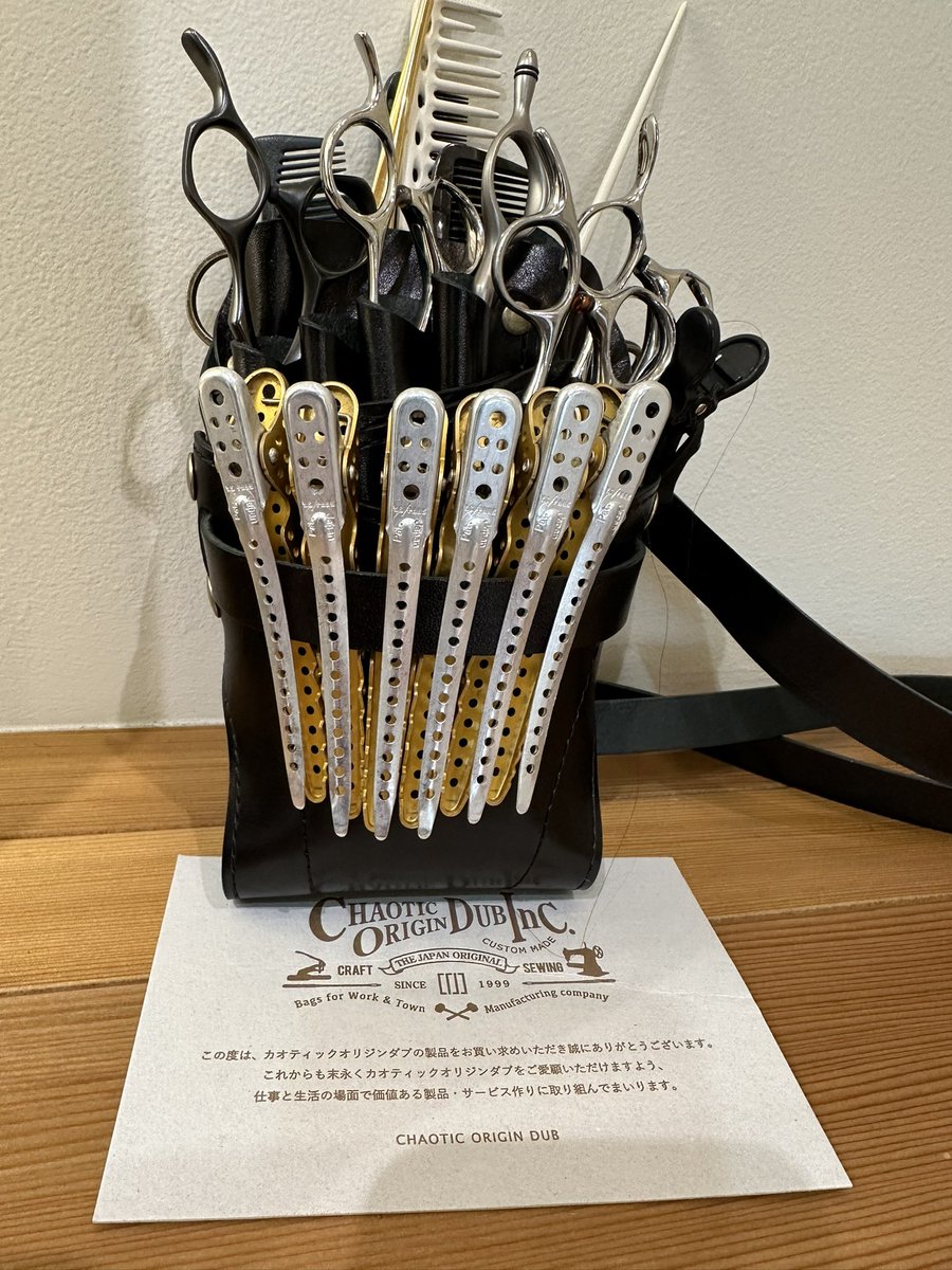 seed_tm's tweet photo. 彼女からのプレゼント✨
カオティックのシザーケース✂︎
大切に使います👍✨✨ https://t.co/f1r7V1o4zp