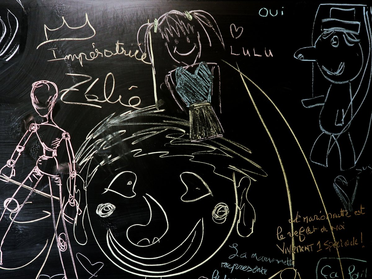 Gadagne_mam_mhl's tweet photo. Cette fin d'année vous avez été très nombreux à visiter #Gadagne, ses 2 musées et la @BiennaleLyon
au #MHLLyon✨Record de fréquentation 2022 battu avec 750 visiteurs/j la dernière semaine !
On adore vos jolis mots et dessins laissés sur nos tableaux et livre d'or😍Merci ! https://t.co/eyuAfwaXqY