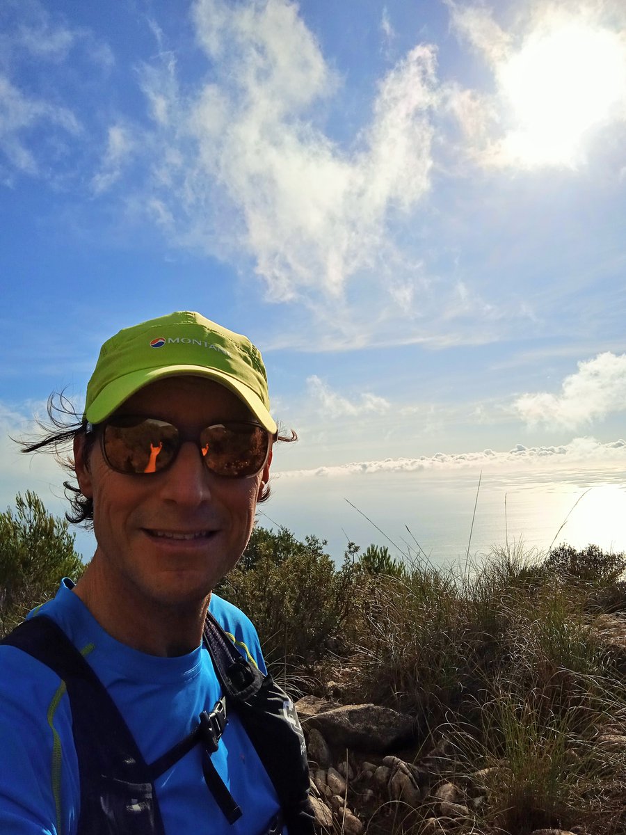 simugfeller1's tweet image. 4th of January and still sunny.☀️⛰️
@JulboEyewear @EsportivaAksa @MontaneOfficial @Sportvicious 
#MyMontane #FurtherFaster