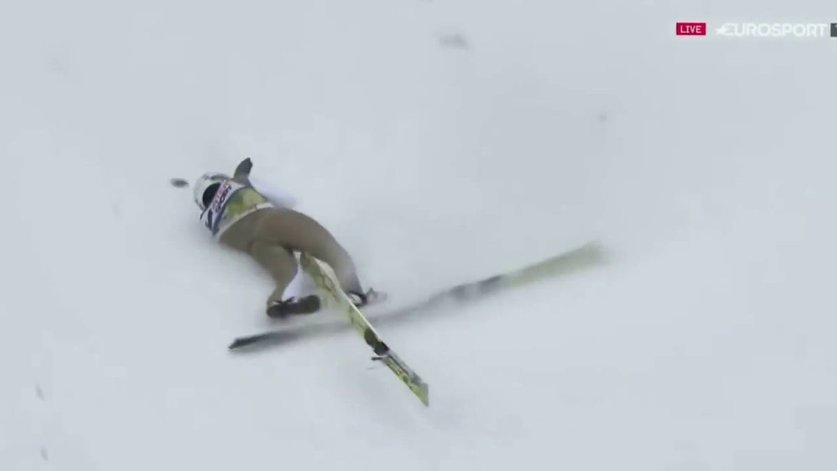 AdrianLozio's tweet photo. 6 lat temu Kamil Stoch miał groźny upadek w serii próbnej przed konkursem w Innsbrucku. Do końca nie było wiadomo, czy polski skoczek wystartuje w zawodach. Ostatecznie Stoch stanął na starcie i w jednoseryjnym, loteryjnym konkursie zajął 4. miejsce. #skijumpingfamily
📸Eurosport https://t.co/APaHHMeZsJ