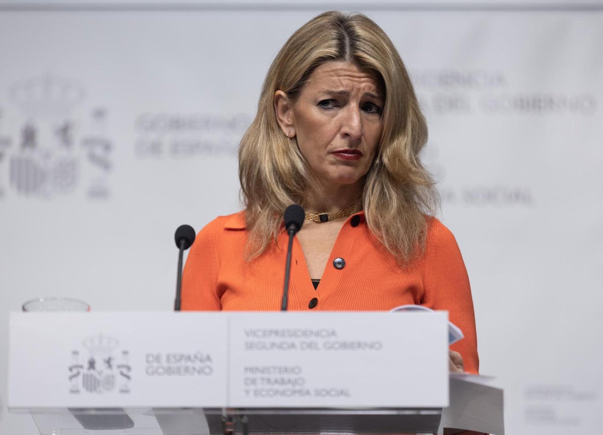 TheObjective_es's tweet photo. La Seguridad Social solo sumó cinco nuevos autónomos en 2022 y cerraron 20.000 pequeños comercios. https://t.co/tnJwwNWiYp https://t.co/9Sv7KArAQ5