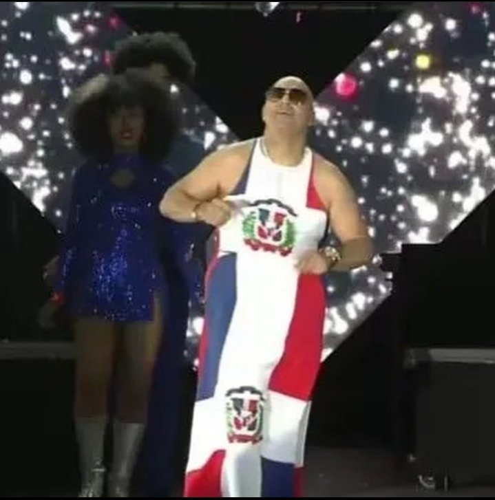 Gran falta de respeto del personaje TULILE, atreverse a vestirse con la bandera nacional en TV abierta de esa forma, es una provocación y un mal ejemplo que damos a la ciudadanía, mínimo debe haber una sanción para este acto vergonzoso. #RespetaTuBandera