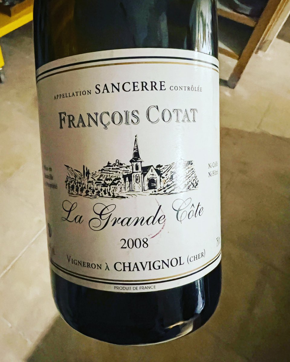 TweetaDean's tweet photo. A truly great wine that’s in ‘sweet spot’. Complex, fresh aromatics has candied lemon, peppermint and a hint of white truffle; the palate is taut, fresh and brilliantly balanced with tart au citron, yellow grapefruit, saline, white flowers and an incredible length. https://t.co/mD1sMnyzHg
