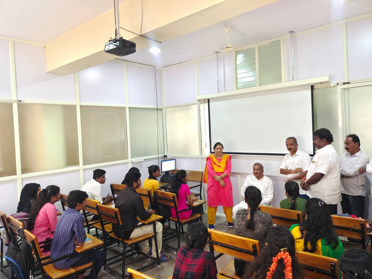 thekjgeorge's tweet photo. Today I visited the #SkillDevelopment centres at #KGHalli and #MSNagar along with Smt. #SujaGeorge. Our skill development committee members also accompanied us while we reviewed the functioning of the centres, discussed ideas to enhance their functioning... #SkillingSarvagnaNagar https://t.co/GYKx25WFRp