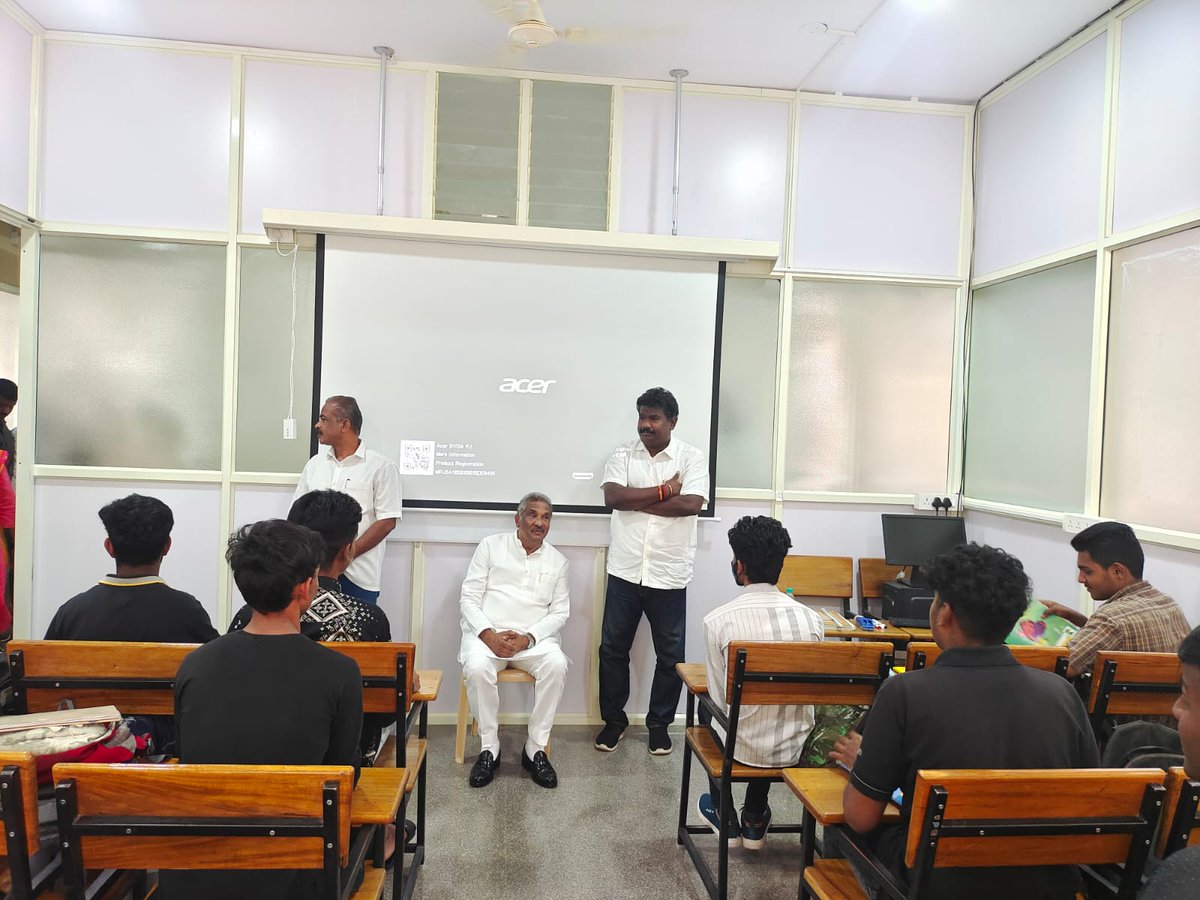 thekjgeorge's tweet photo. Today I visited the #SkillDevelopment centres at #KGHalli and #MSNagar along with Smt. #SujaGeorge. Our skill development committee members also accompanied us while we reviewed the functioning of the centres, discussed ideas to enhance their functioning... #SkillingSarvagnaNagar https://t.co/GYKx25WFRp