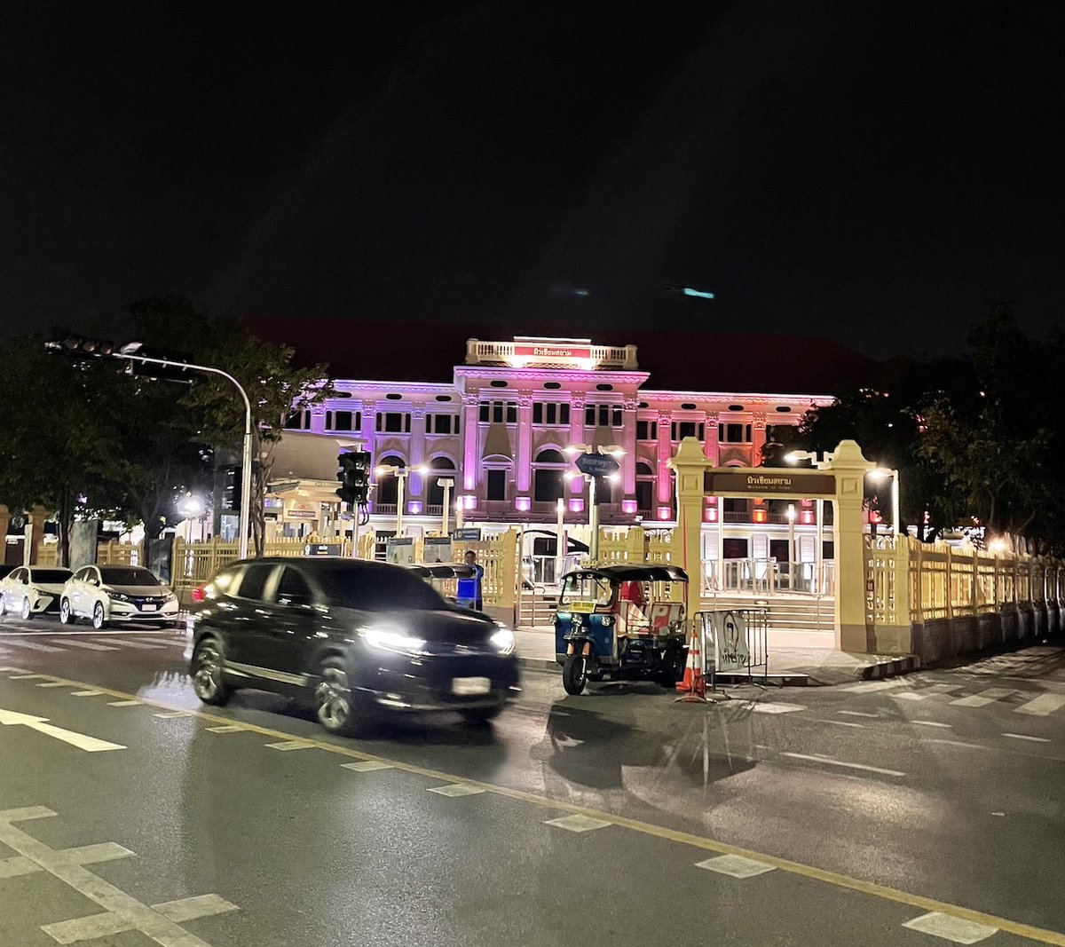 happbkk_mag's tweet image. งานศุกร์ เสาร์ และวันอาทิตย์ ระหว่างเวลา 17.00 – 21.00 น. สัปดาห์นี้ 8 มกราวันสุดท้าย 
มี รถ EV บริการจากสถานี MRT สนามไชย (ทางออกที่ 2) ด้านตรงข้ามมิวเซียมสยาม – อาคารพิพิธภัณฑ์การไฟฟ้าไทย 
#happeningbkk #MEASpark