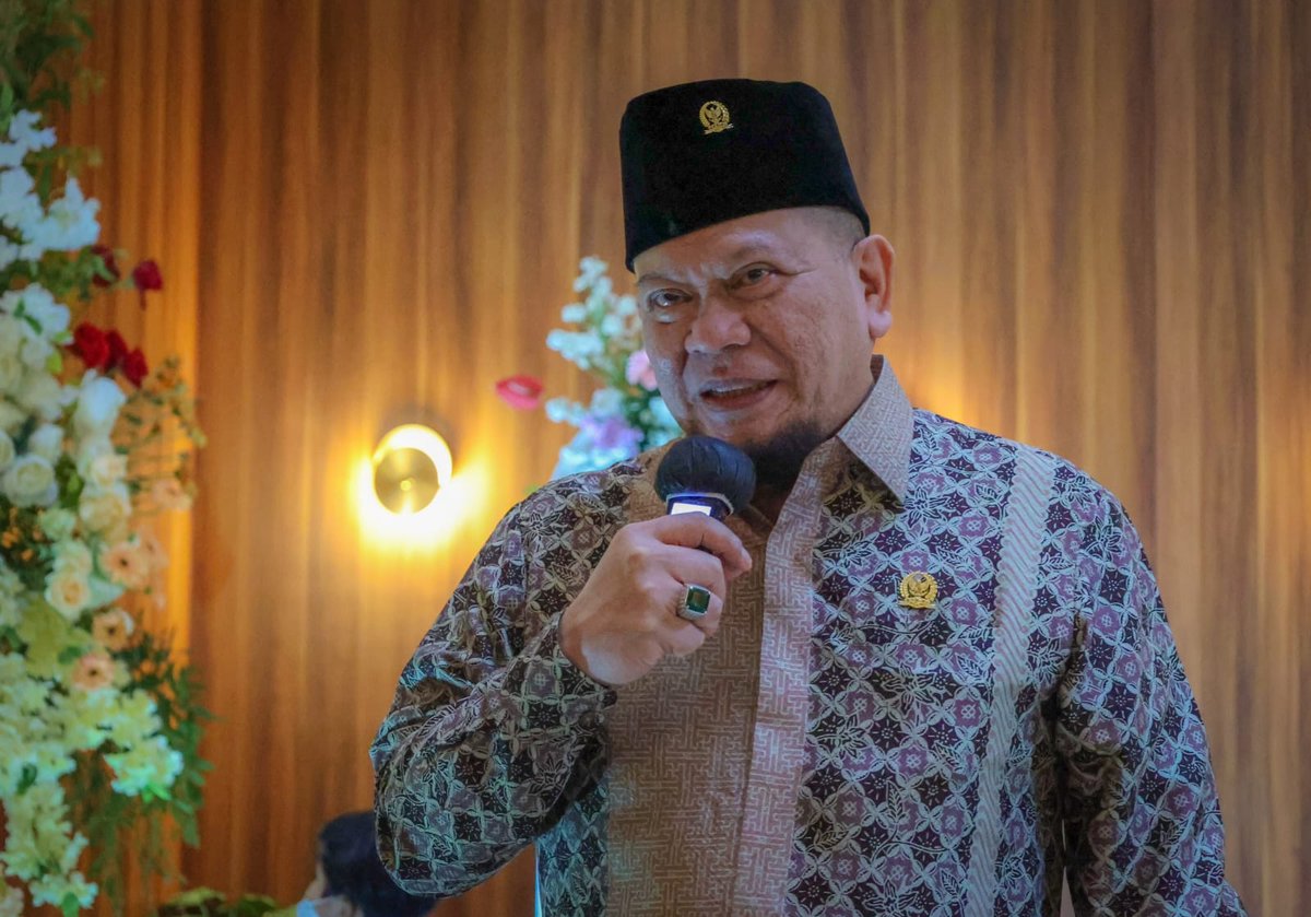 SedulurAzis's tweet photo. Ketua DPD RI Apresiasi Herd Immunity di Surabaya
Keberhasilan Kota Surabaya meraih penghargaan dari Kementerian Kesehatan karena sukses mewujudkan Herd Immunity, diapresiasi Ketua @DPDRI, AA LaNyalla Mahmud Mattalitti.
@PemkotSurabaya #lanyalla #herdimunity @KemenkesRI https://t.co/KELRfLJM4p