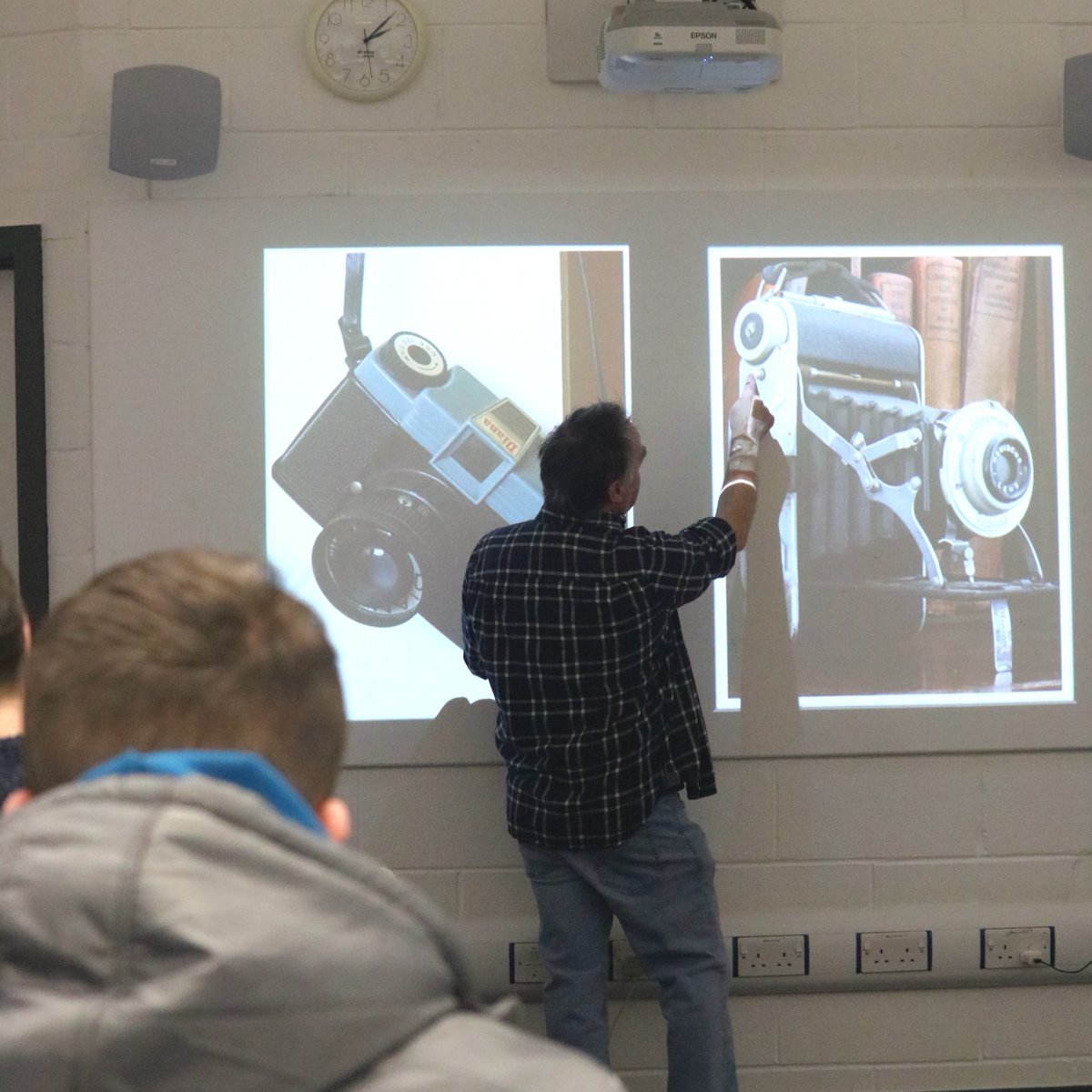 Dudley_College's tweet photo. As a part of Upgrade Week, artist and photographer, Andy Kruczek, spoke to students about his life & work. 📷
We want to thank Andy who has worked for many high-profile clients, including L'oreal & Wella, for sharing his experiences and inspiring our students. 🎨
#UpgradeWeek https://t.co/POkVKTFTOx