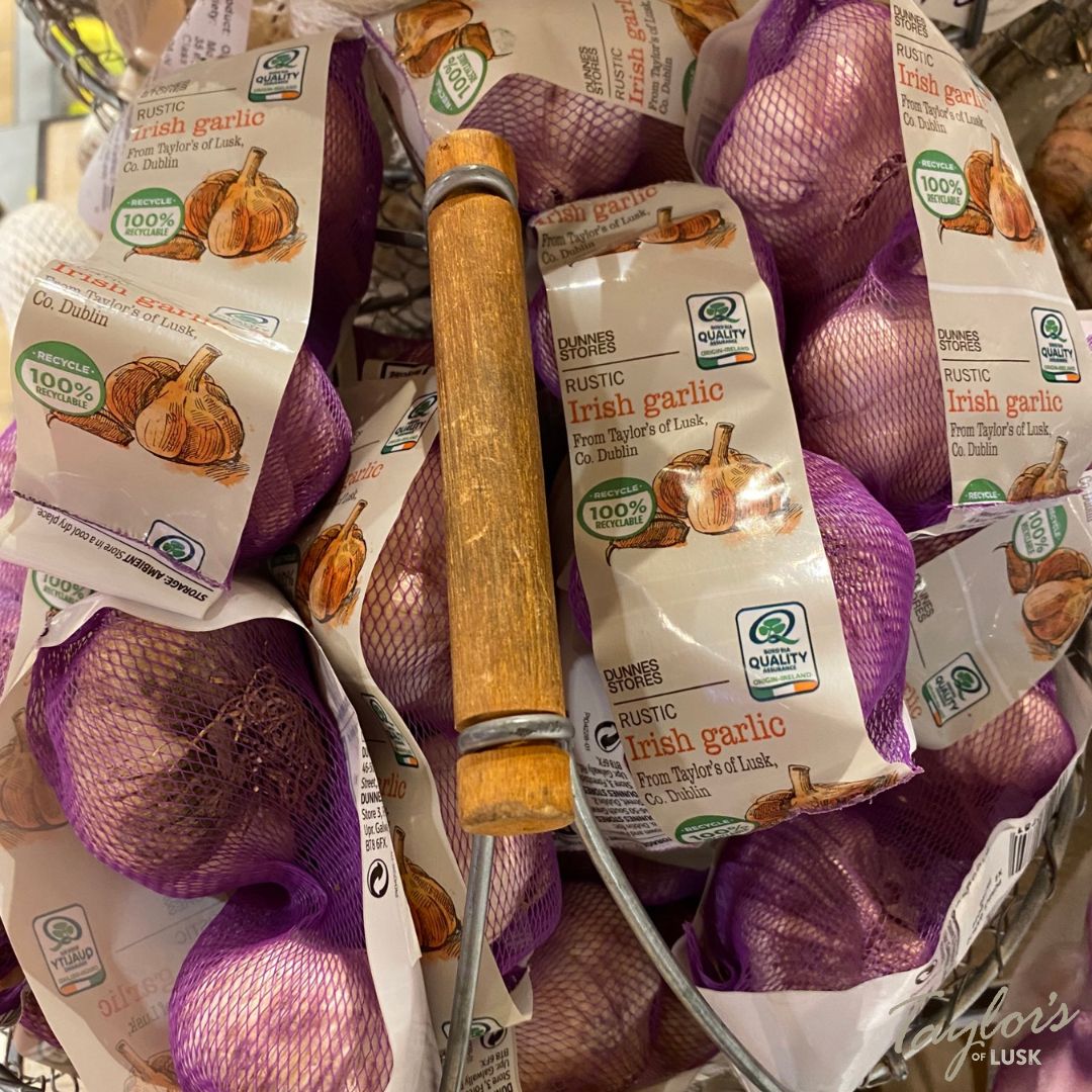 taylorsoflusk's tweet photo. Garlic is not only delicious, it is rich in vitamin C, vitamin B6 and manganese. Important for keeping away colds at this time of year!
Available exclusively in @dunnesstores nationwide๐ง
#Superfood #LoveIrishFood #IrishGarlic https://t.co/gRbplCjEhe