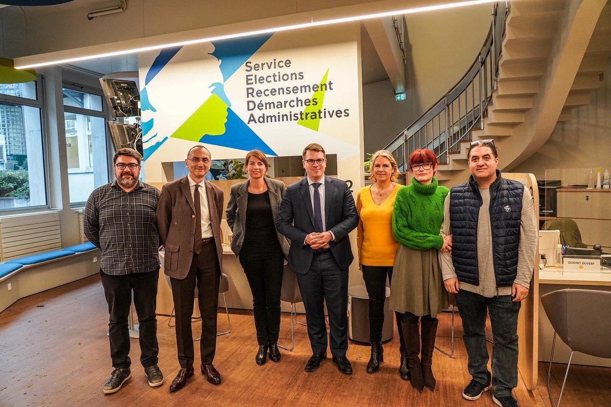 Alix_Bougeret's tweet photo. Traditionnelle visite des services de @Mairie17 avec @geoffroyboulard pour souhaiter aux agents, avec le directeur général des services, nos meilleurs vœux pour 2023 ! #bonneannee2023 https://t.co/CeyWLthGRg