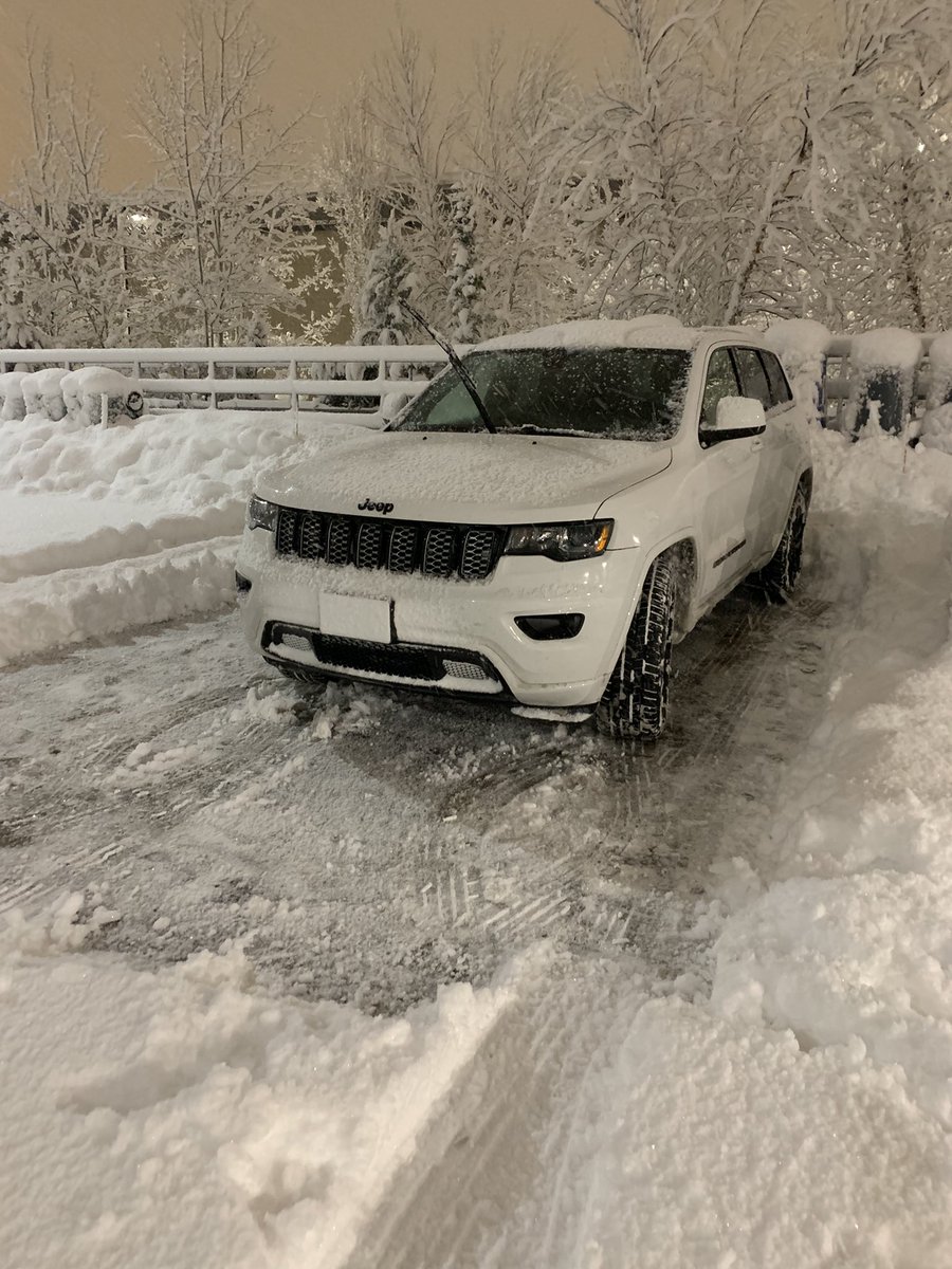 Sierra_Bailey's tweet photo. Just trying to help out my guys @STPGroundsCrew by shoveling my own parking spot this morning 👍🏼🤗 #nothanksneeded https://t.co/9PZAzHim6p