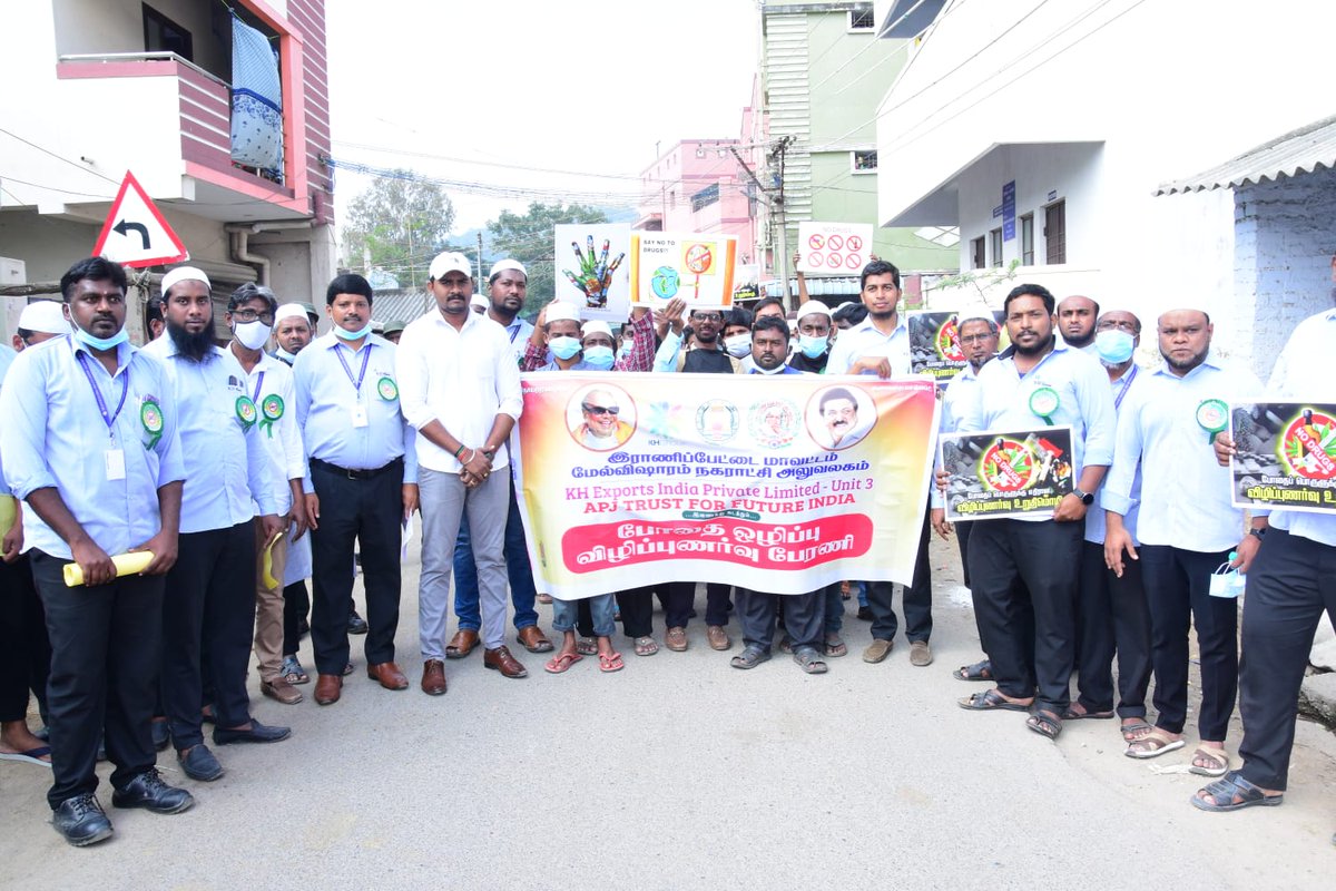 Apjfutureindia's tweet photo. *மேல்விஷாரத்தில் மாபெரும் போதை ஒழிப்பு விழிப்புணர்வு பேரணி*
#ApjTrustForFutureIndia #APJTRUST #KH
#Arcot #RanipetDistrict #Melvisharam #arcotmggopinath #AwarenessProgramme 
#NoDrugs #drugsafety #DrugFreeWorld https://t.co/MZIMLn7tpt
