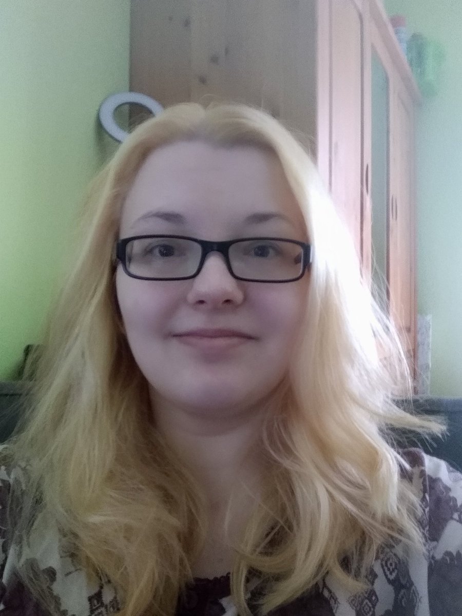 FunkyUnicorn96's tweet photo. ich erschrecke mich ständig, wenn meine Haare ins Gesicht fallen 😅 so ungewohnt https://t.co/PQchHWSKIu