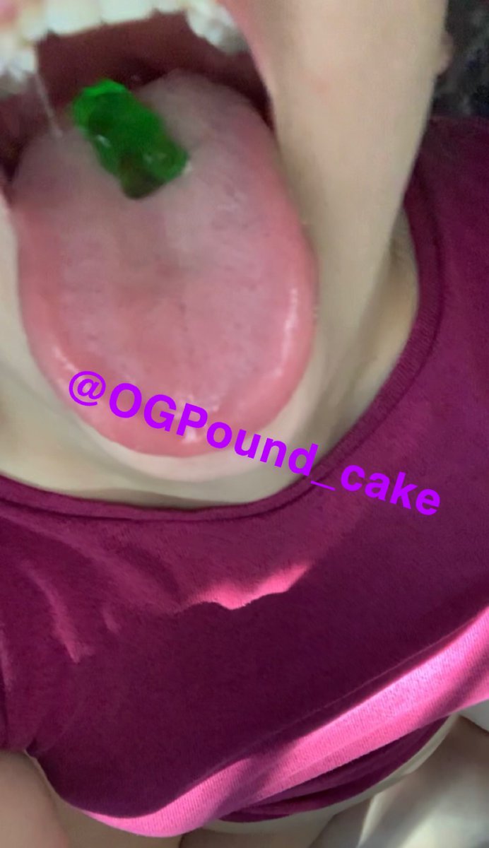 OGPound_Cake's tweet photo. New $15- 1 minute #vore clip is available. 😏
You know you want to see these gummy bears being open mouth swallowed as they embark on there one way trip to my stomach. 😈
#sizetwitter #feedme #feedee #letmeeatyou https://t.co/ixel6sU5Aw