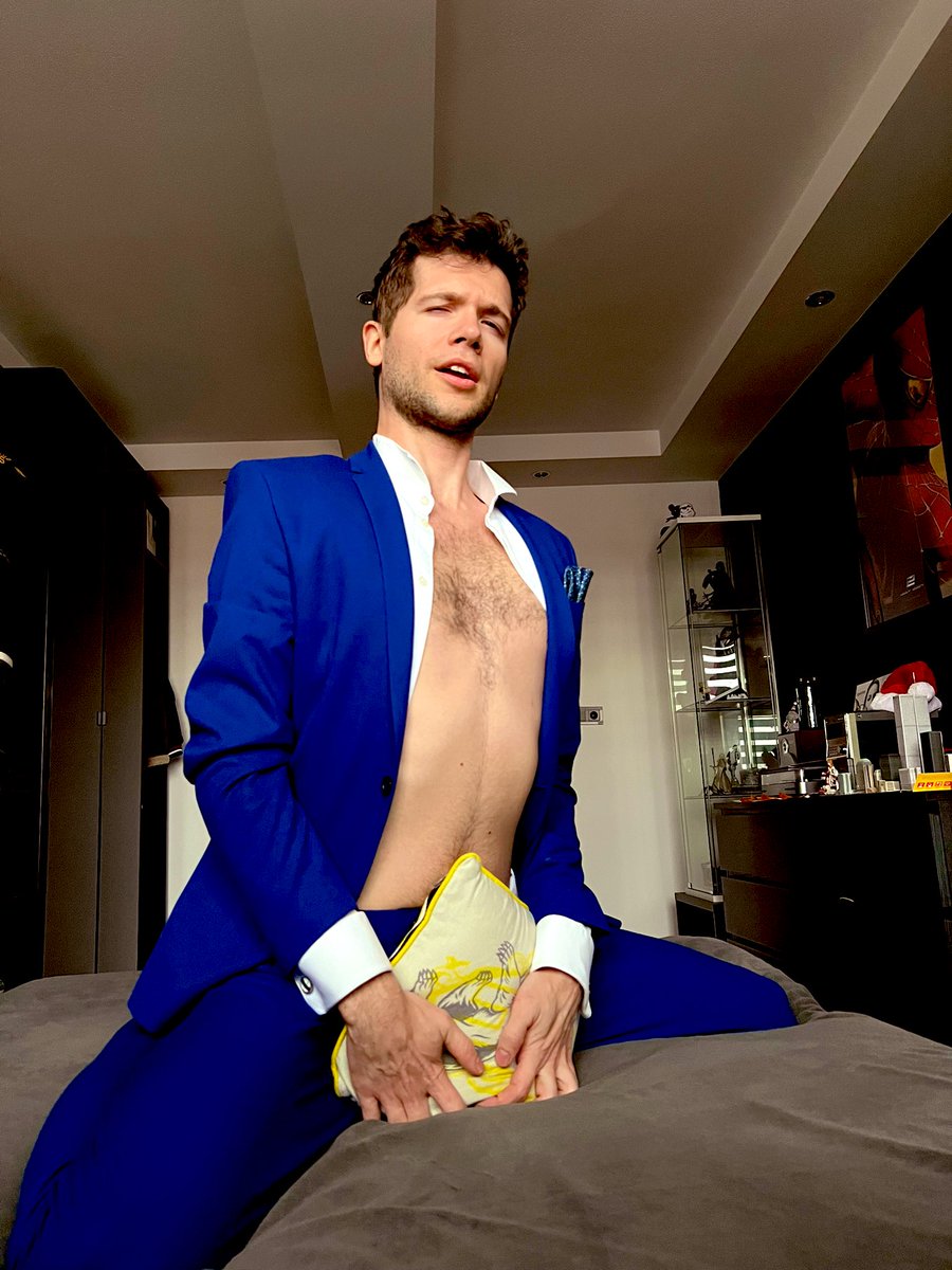 FilipFritz1's tweet photo. I like MenatPlay … ✨
Happy New Year 🖤

#HappyNewYear2023 #menatplay https://t.co/6ZCz5Oo4rf