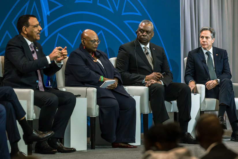 DonMeansJr's tweet photo. #ICYMI, @SecDef hosted #USAfricaLeadersSummit22  Peace, Security &amp; Governance Forum w/@SecBlinken, a key engagement w/@AUC_MoussaFaki  @HassanSMohamud @mohamedbazoum &amp; others

Defense, development &amp; diplomacy are all key pieces of regional stability. 

🔗https://t.co/wVVCfNmqf7 https://t.co/s2lOkCJNO9