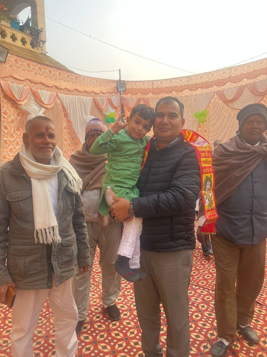 MUKESHSURYAN's tweet photo. आज निशांत भाई के बेटे मेदांश के जन्मदिवस पर जाकर श्याम बाबा का आशीर्वाद लिया एवं बेटे को जन्मदिन की शुभकामनाएं दी।
#मुकेशसुर्यान #पूर्वमहापौर #Narendramodi #bjp4delhi #BJP4IND #PMO_INDIA #BJP #aaamediagroup #DrHarshVardhan #BaijayantJayPanda #AdeshGupta #Siddharthan #ParveshVerma https://t.co/NQlUUtgIp1