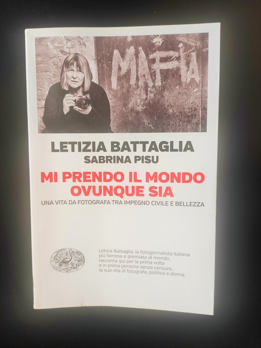 <a href="/Sabrinapisu/">Sabrina Pisu</a> <a href="/Einaudieditore/">Einaudi editore</a> 
Proprio un bel libro. Una vita fantastica. Una persona meravigliosa. 
Pensavo fosse SOLO una fotografa, ho scoperto che è ( stata) ANCHE una fotografa. #MiPrendoIlMondoOvunqueSia 
#LetiziaBattaglia