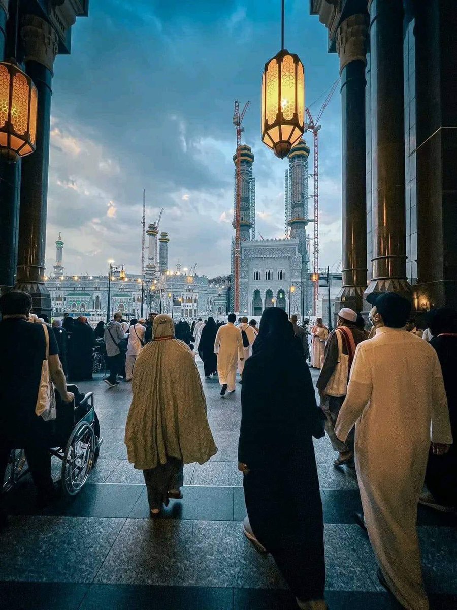 يارب عُمرة قريبة تروي بها نفوسنا و تعيدُبها شتات أرواحِنا  يارب بِقاع مكة و النظر لمكة و السجُود
 في مكة ، اللهُم ارزقني عُمرة قريب.