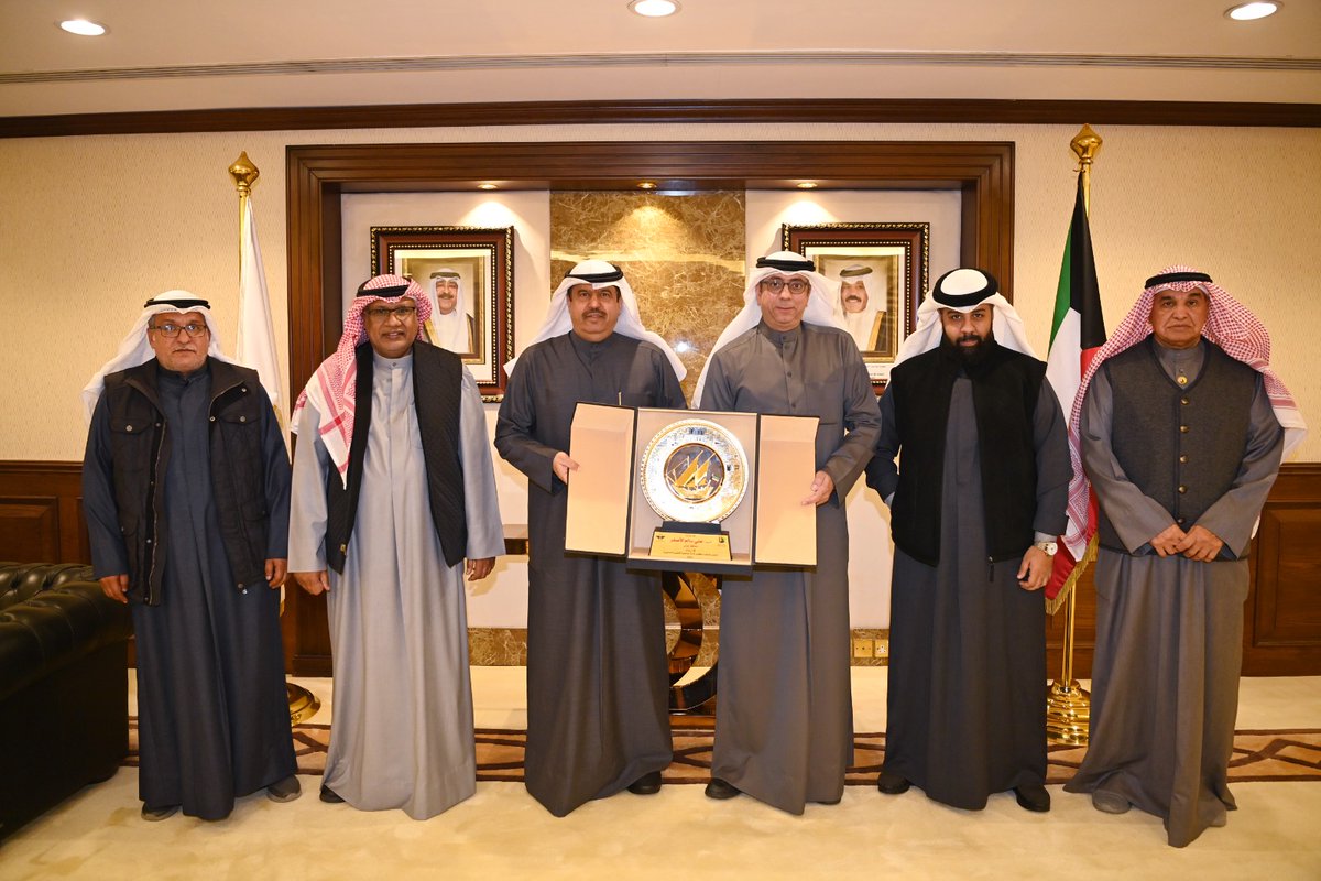 mutlak1000's tweet image. كل الشكر والتقدير الى معالي محافظ حولي السيد/ علي الأصفر.
على الاستقبال والحفاوه وكان لقاءنا به مثمر واستفدنا من آرائه واطروحات القيمه وأبدى دعمه للحركه التعاونيه عامه وجمعية الشعب .
#محافظ_حولي