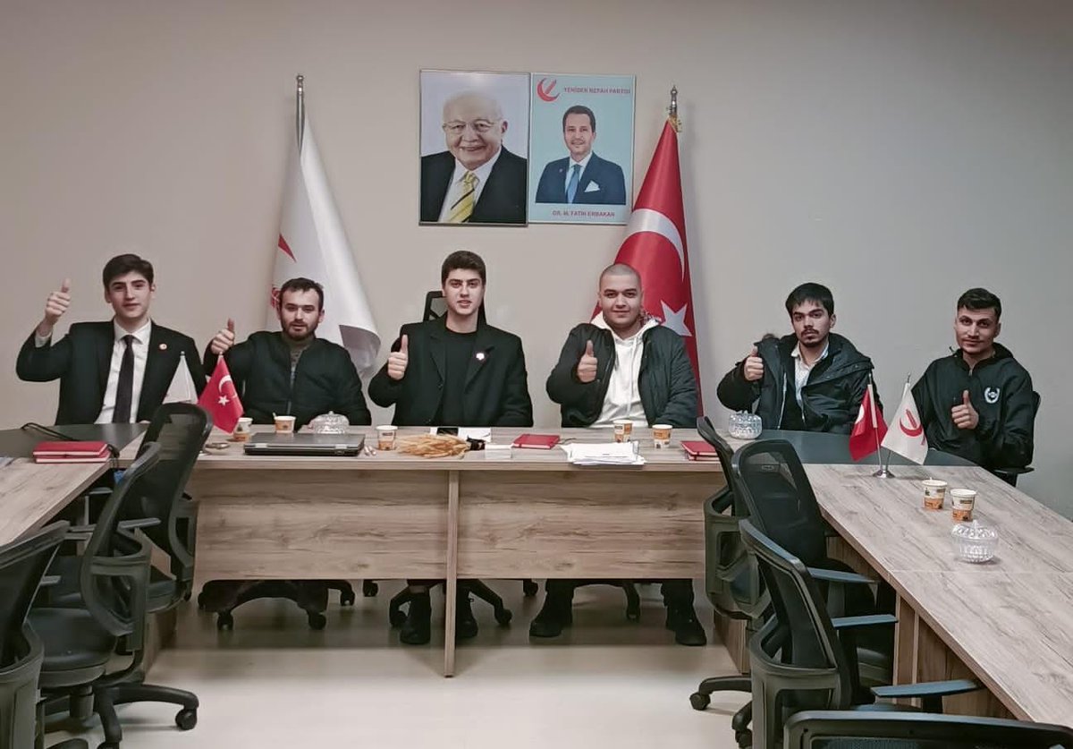 Başakşehir Gençlik Kolları olarak haftalık olağan toplantımızı gerçekleştirdik. Toplantıda alınan kararlar hayırlara vesile olsun.

<a href="/MMusaGul/">Musa Gül</a> <a href="/av_mustafaozer/">Av. Mustafa ÖZER 🇹🇷</a> <a href="/gencrefahist/">Genç Refah İstanbul</a> <a href="/gencrefah/">Genç Refah</a> #Erbakan #YenidenRefah