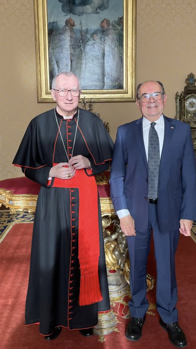 HiramGaviria's tweet photo. 1.- Hoy tuvimos el honor de ser recibidos en visita privada por S. Em. el Cardenal Pietro Parolin.
Le expresamos nuestras condolencias por la muerte de Benedicto XVI. Nuestro agradecimiento por la solidaridad de la Nunciatura en Caracas y de la Iglesia Catolica en Venezuela... https://t.co/Jq68UkEsa6