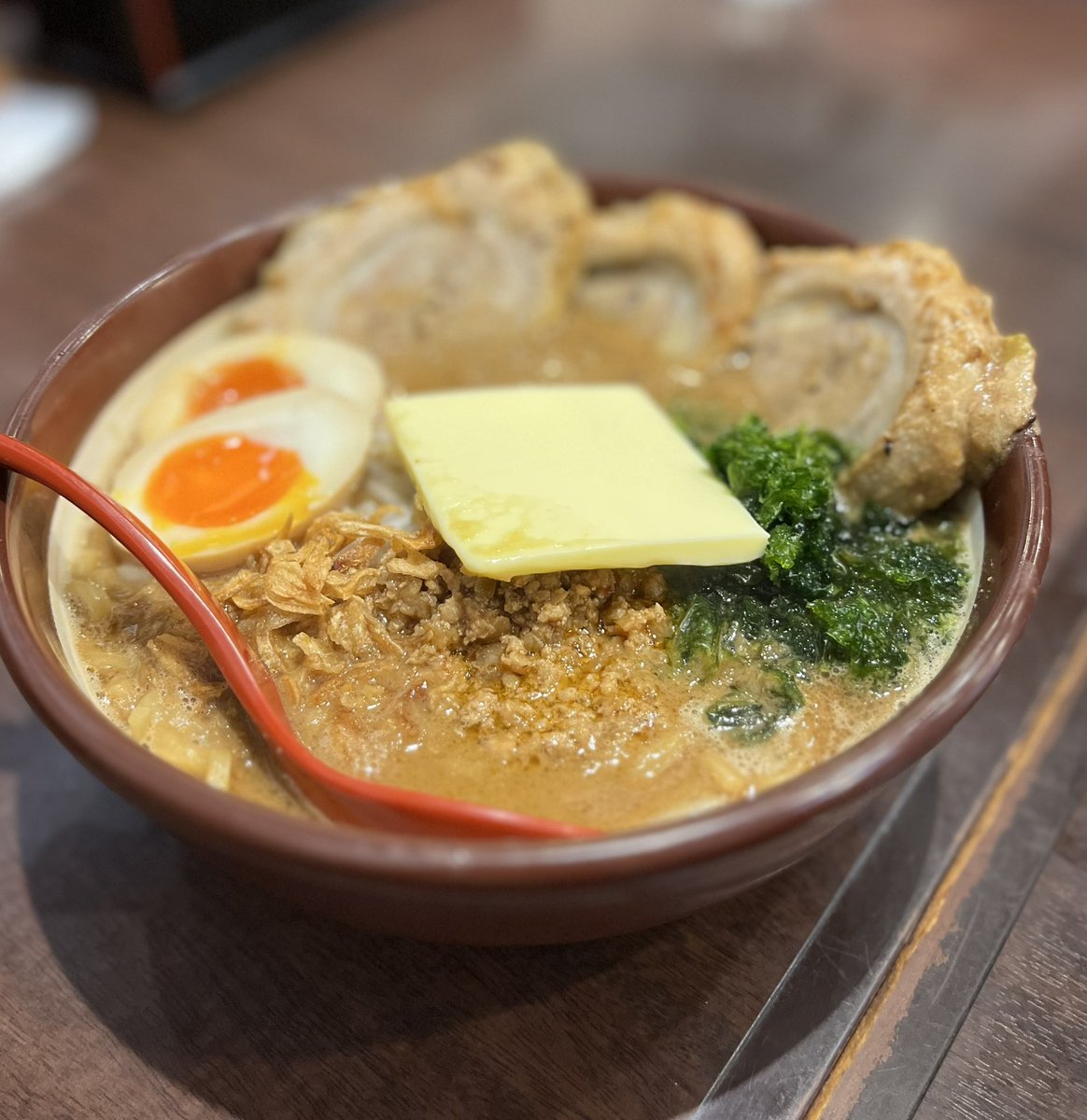hitomippi6's tweet photo. 伊勢味噌ラーメン　炙りチャーシュー煮玉子バターのせ https://t.co/uoSk9SncdM