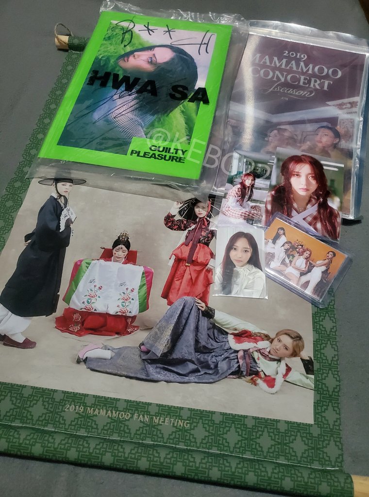KEBC22's tweet photo. May naabutan pa rin kahit na-late ng gising. π Ang laki pala nung fan meeting traditional poster haha. Thank you so much po sa pa-Christmas Sale @MooBoodolPH! Secure ang packaging as always. Happy New Year! π
#MooBoo_Proof https://t.co/FIG1ihWCuj