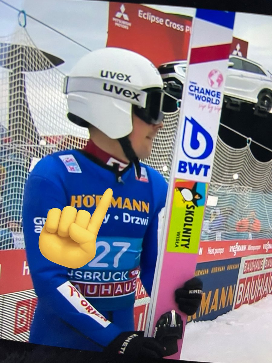 And for the second time this 4hills Piotr Zyla is jumping with open suit. According to rules, this is clearly DSQ. As long as no one is complaining, FIS will let him jump second round. Thats my reports from the hill. #Skijumpingfamily #BluebirdTour? <a href="/pedermor/">Peder Mørtvedt</a>