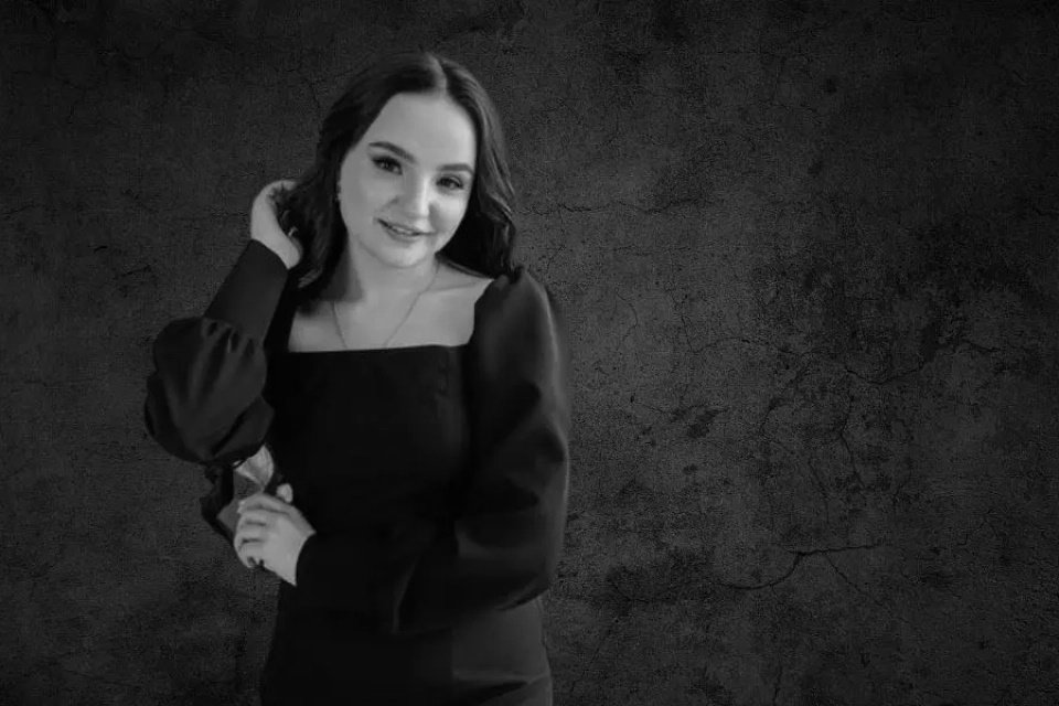 Gerashchenko_en's tweet photo. Oksana Muzyka, 22. She was wounded by a Russian rocket when it hit Khmelnytsky on 31 December.

Doctors fought for her life but couldn't save her. Oksana died on 1 January.

She was planning her wedding this summer.

RIP, Oksana. We will avenge you. https://t.co/JU1OrU7Urk