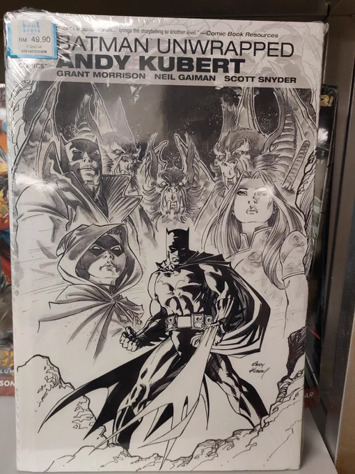 Also, I wasn't expecting to buy anything at Book Xcess, but wellll, I walked past a comic book that has both the words "Batman"  and "Neil Gaiman" on it, and next thing I knew, I am paying for it.

I like both the Dark Knight and Neil Gaiman's works (esp the Sandman series) 