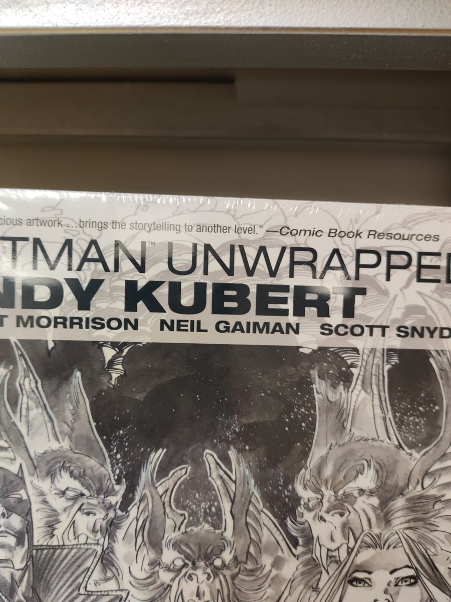 Also, I wasn't expecting to buy anything at Book Xcess, but wellll, I walked past a comic book that has both the words "Batman" and "Neil Gaiman" on it, and next thing I knew, I am paying for it.
I like both the Dark Knight and Neil Gaiman's works (esp the Sandman series)