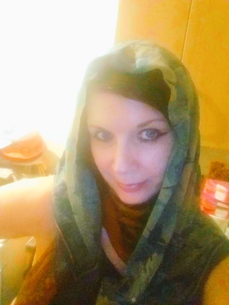 Bono66020372's tweet photo. #Warmfilter #SandreynoldsModelAgency booked me & the #stunning #localmodel #SallyPeters to #entertain the #roundtable in 1986 & this was my first meeting with Sally & she was a #brunette & I had #blondehair & now Sally is #Blonde & I'm back to being a Brunette. #LocalModels https://t.co/vhJ6KpVpZU