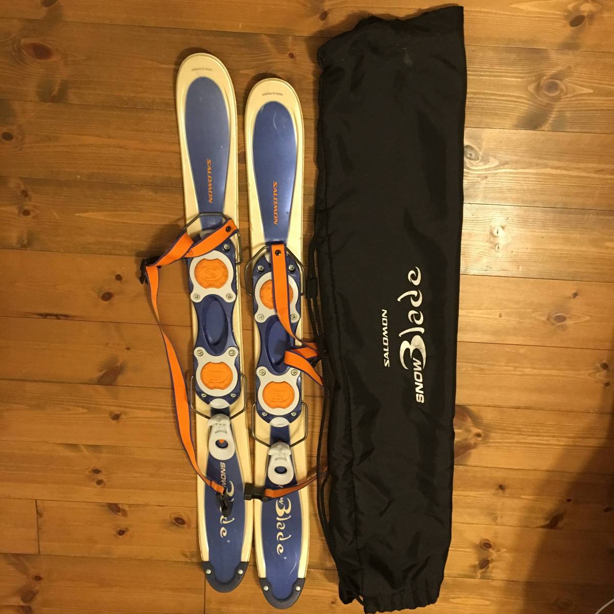 clashkinghiro's tweet photo. 今日のスキー、相棒はコイツでした。
SALOMON Snow Blade初代モデル、1997年発売🤣ムスメの指導に取り回しが良い事と手を負傷中でポールが持てないので笑 我が家ではいまだ現役笑
知ってる人いるかな〜？
#サロモン
#スノーブレード 
#salomon 
#snowblade https://t.co/De6QMP1tP1