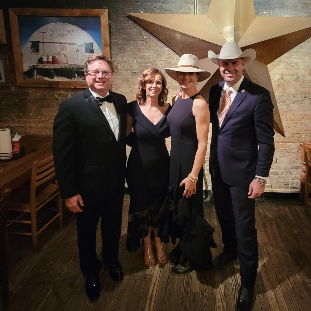 CathyAltman's tweet photo. Start and end to a wonderful day in DC. Good reminder those are real families making real sacrifices to serve us in Congress. @RepEllzey @JakeEllzey @DanielGAltman https://t.co/ms698Amju2
