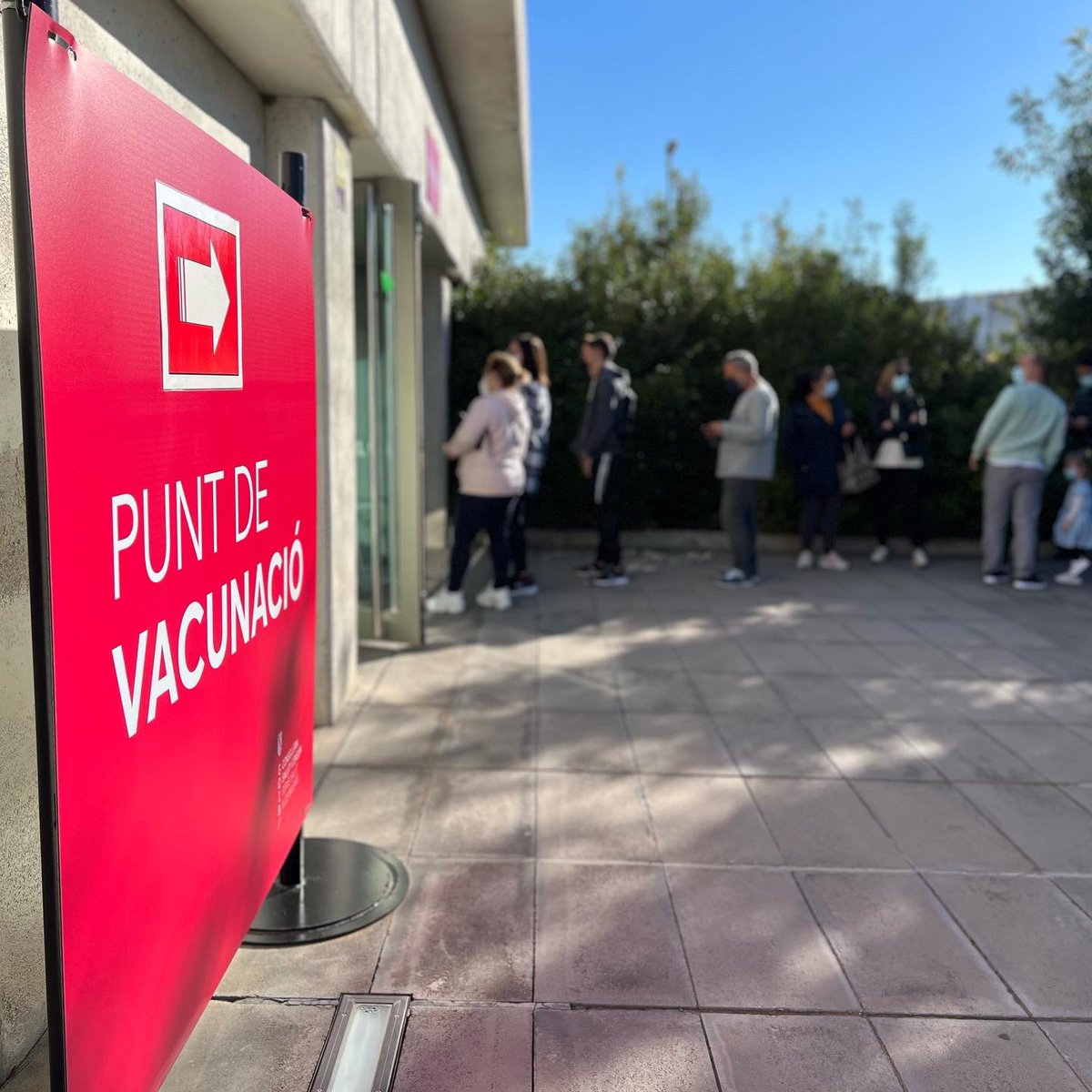 SalutGOIB's tweet photo. La vacuna contra la #Covid_19, és clau per continuar protegint-nos. Si encara no ho has fet, vacuna't:

💉#Mallorca:
📍Espai Francesc Quetglas, Palma.
📍Pàrquing del Museu del Calçat, Inca.
📍COVID-Exprés de Manacor.
📍Centres de salut (amb cita prèvia a #InfoSalutConnecta)

👇 https://t.co/MU9fJnhCCf