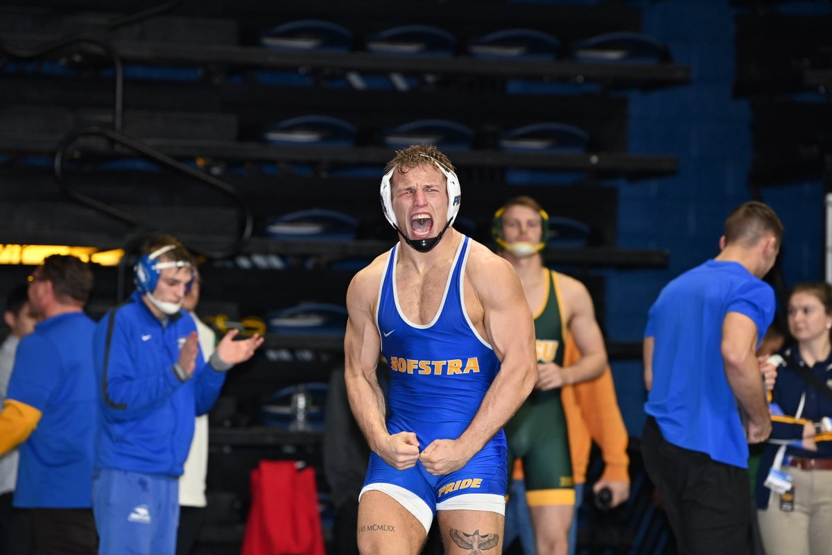 NCAAWrestling's tweet image. Vote for the #NCAAWrestling Photo of the Week 📸

1⃣ @Hawks_Wrestling Toes on the Line 🦶
2⃣ @tigerwrestling Smooth 😎
3⃣ @HofstraWREST Fired Up 🔥
4⃣ @CardWrestling Top-10 Win ☝️