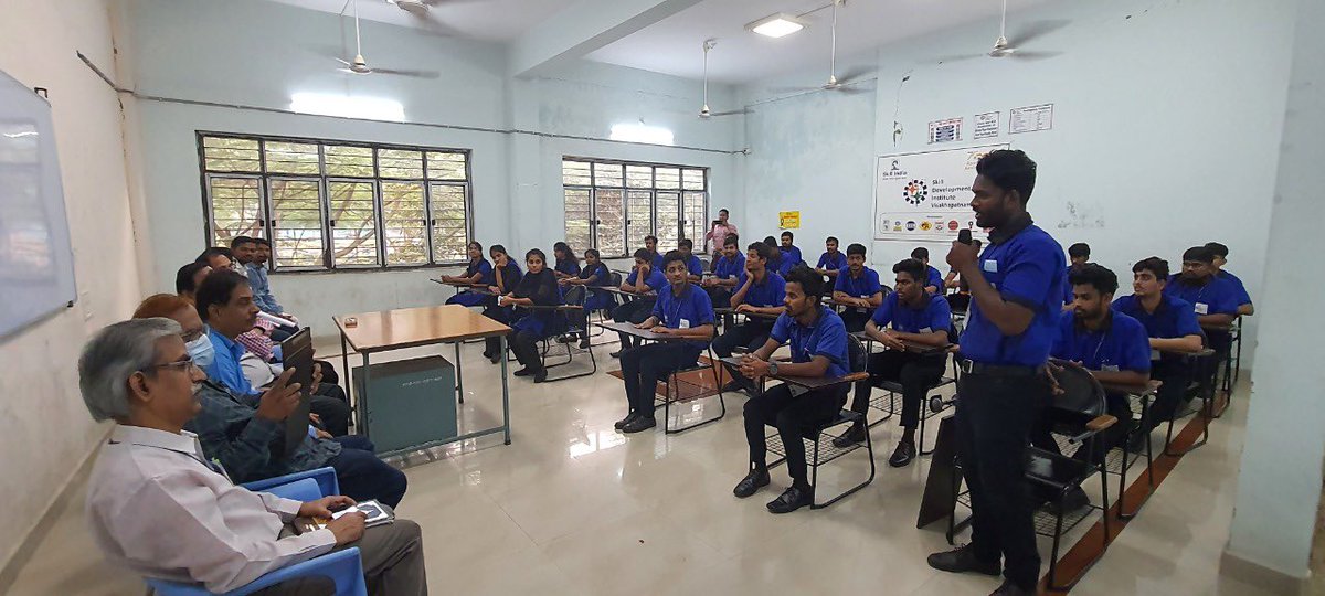 sdivisakh's tweet photo. Under CSR funds of @RINL_VSP 30 trainees got trained under Production Machine Operator job role for arnd 62 days under @LSSSDC with over 80% placement facilitation.

We thank RINL management for being part of this skilling initiative. https://t.co/jC7JMedEB8