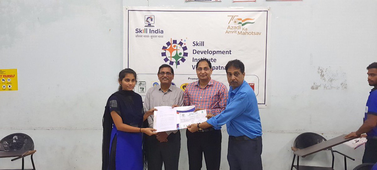 sdivisakh's tweet photo. Under CSR funds of @RINL_VSP 30 trainees got trained under Production Machine Operator job role for arnd 62 days under @LSSSDC with over 80% placement facilitation.

We thank RINL management for being part of this skilling initiative. https://t.co/jC7JMedEB8