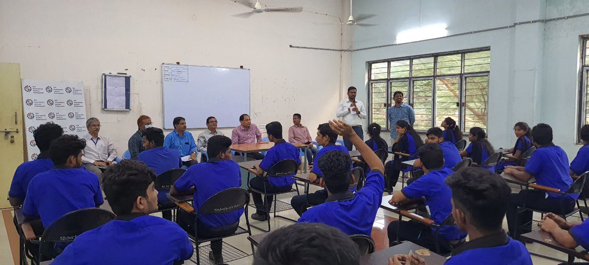 sdivisakh's tweet photo. Under CSR funds of @RINL_VSP 30 trainees got trained under Production Machine Operator job role for arnd 62 days under @LSSSDC with over 80% placement facilitation.

We thank RINL management for being part of this skilling initiative. https://t.co/jC7JMedEB8