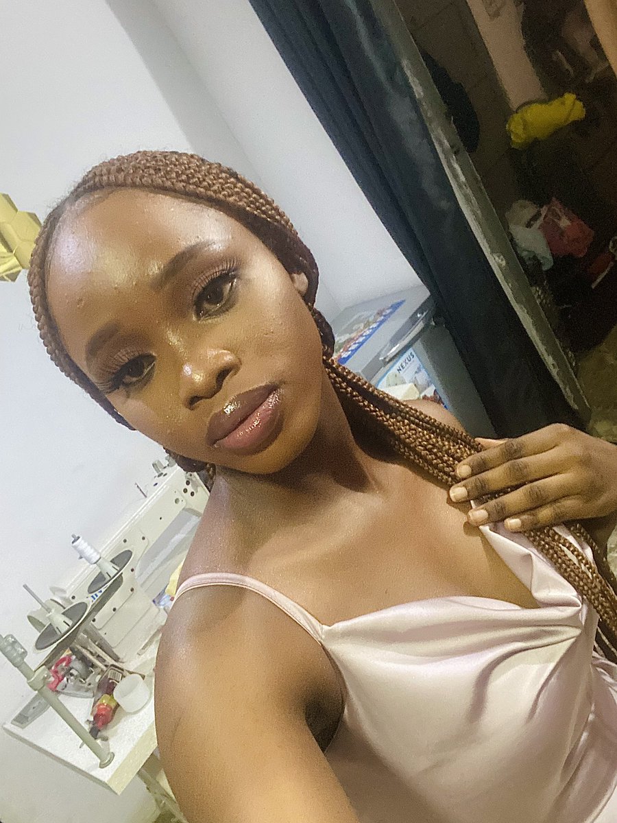MideMoyin's tweet photo. Hello 2023🎊 https://t.co/RNCi9d6EVE