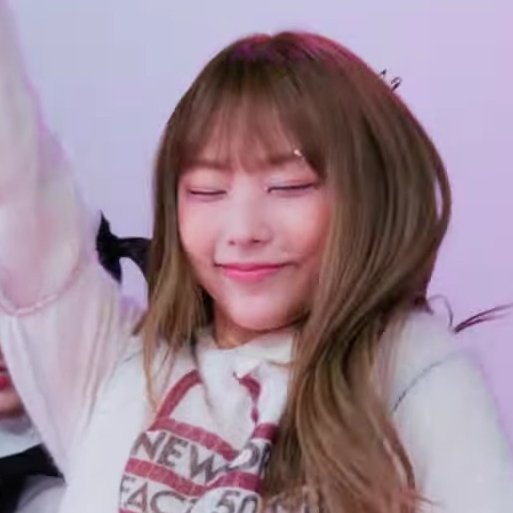 haerinfeed's tweet photo. LOVE HER ENERGY <3 https://t.co/Pru75r98Ul