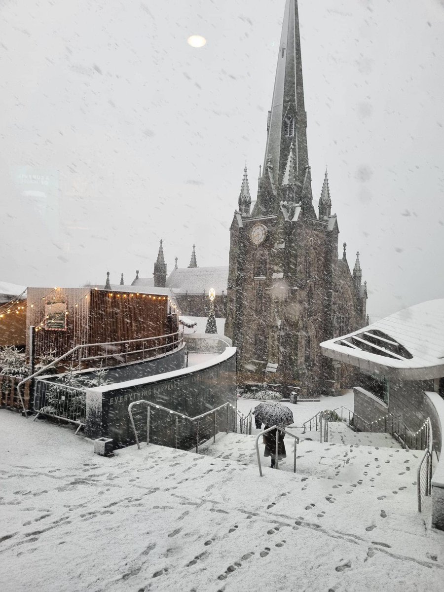 GoHotelsGo's tweet photo. 想念風雪下的美景嗎？ St Martin’s Church 聖馬丁教堂 離伯明翰涼爽安居服務公寓 (Staying Cool at Rotunda, Birmingham - Serviced Apartments) 只有幾步之遙 

英國酒店推介: 伯明翰涼爽安居服務公寓 (Staying Cool at Rotunda, Birmingham - Serviced Apartments)
官網: https://t.co/M35M69afPw https://t.co/UbapAbPGUf