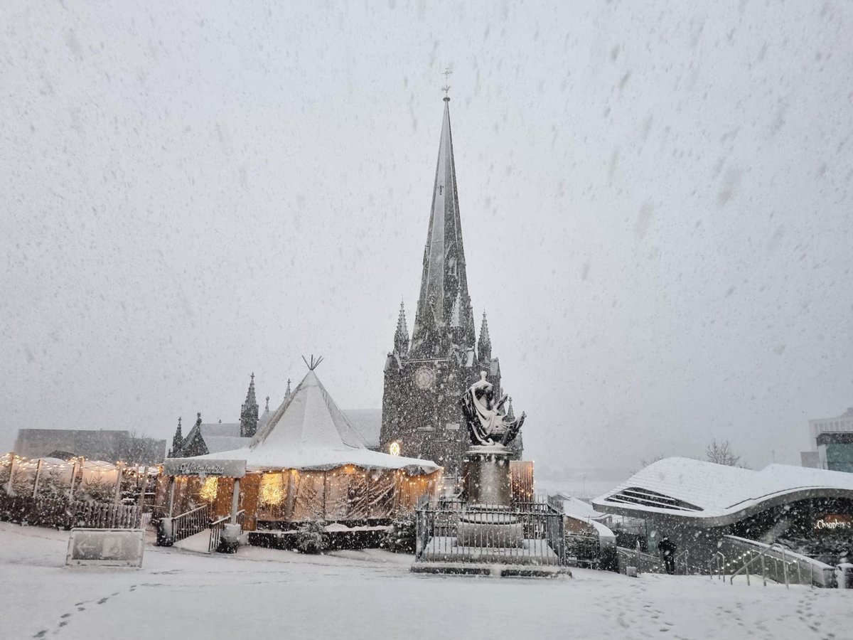 GoHotelsGo's tweet photo. 想念風雪下的美景嗎？ St Martin’s Church 聖馬丁教堂 離伯明翰涼爽安居服務公寓 (Staying Cool at Rotunda, Birmingham - Serviced Apartments) 只有幾步之遙 

英國酒店推介: 伯明翰涼爽安居服務公寓 (Staying Cool at Rotunda, Birmingham - Serviced Apartments)
官網: https://t.co/M35M69afPw https://t.co/UbapAbPGUf